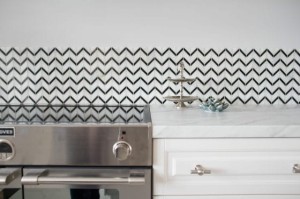 Pure-White-Chevron-kitchen-2-scaled-1-560x373.jpg