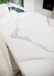 Spiek kwarcowy Estatuario Ex Blanco 120x120 5,6mm mat coverlam