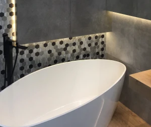Allumi-Grey-Hexagon-Mix-48-bathroom.jpg