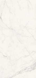 Lekka-plyta-Estatuario-5,6-mm-na-scianie-w-kuchni,-odporna-na-wilgoc-i-przebarwienia.webp