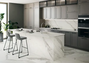 Polerowana-plyta-Calacata-Marble-50x100-cm-z-blyszczacym,-luksusowym-wykonczeniem-imitujacym-bialy-marmur.webp