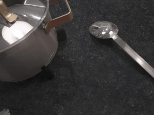 Grespania-Blue-Stone-Negro-mat-120x360-cm,-elegancki-spiek-kwarcowy.webp